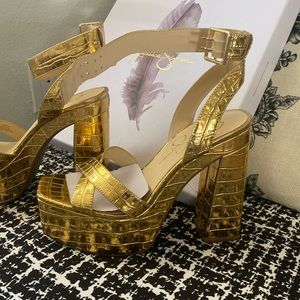 Like new JS platform gold heels